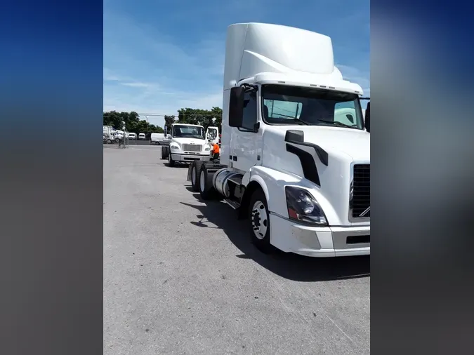 2018 VOLVO VNL64TRACTOR