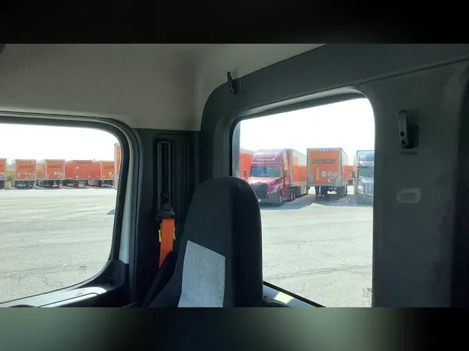 2020 Freightliner Cascadia 126