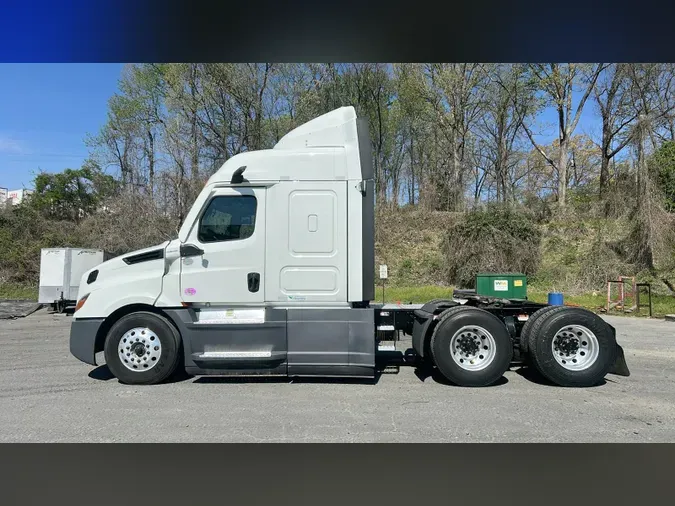 2022 Freightliner Cascadia 126