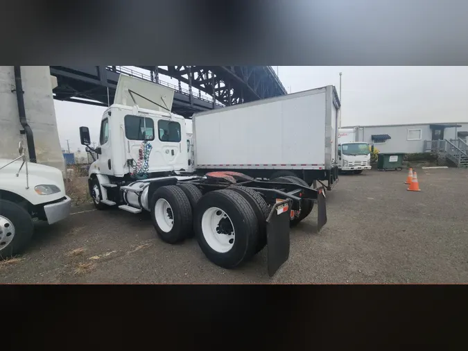 2017 FREIGHTLINER/MERCEDES CASCADIA 113