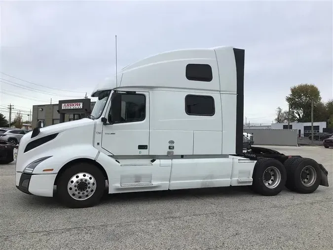 2022 VOLVO VNL860