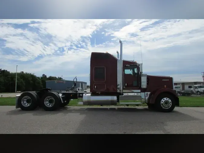 2025 Kenworth W900L