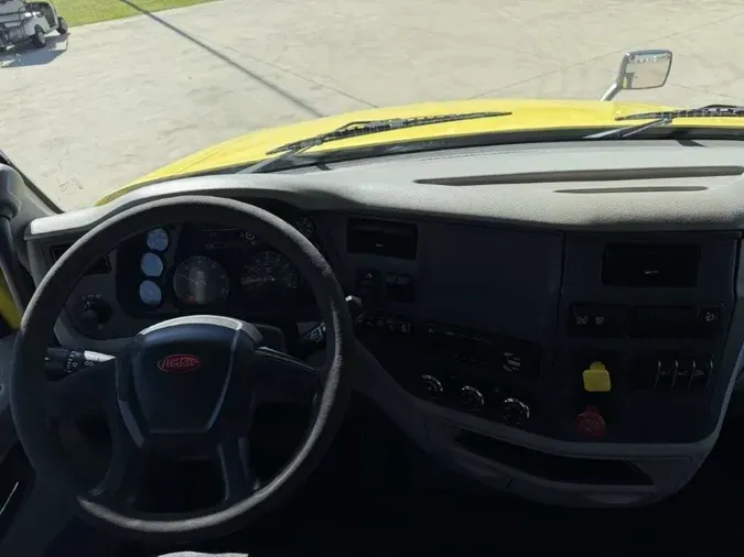 2021 Peterbilt 57921adfbc6b70d9383ec241b7e67ffcb3b