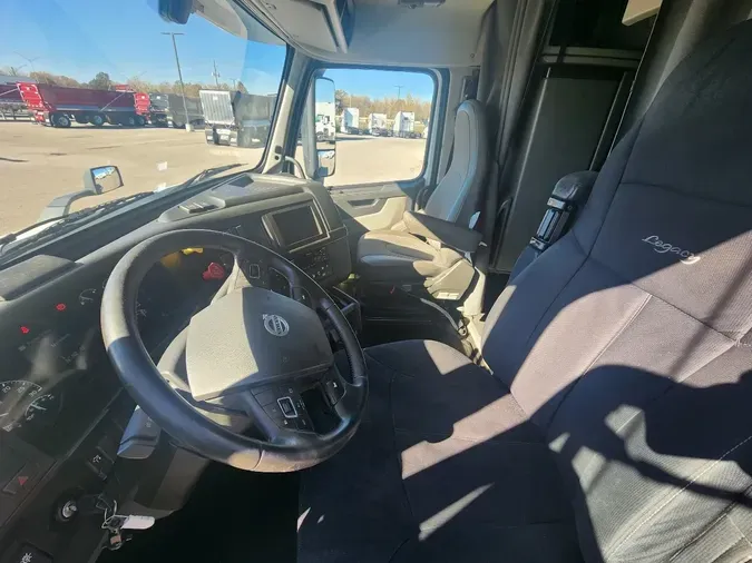 2021 VOLVO VNR64T640