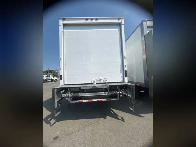 2018 FREIGHTLINER M2 106