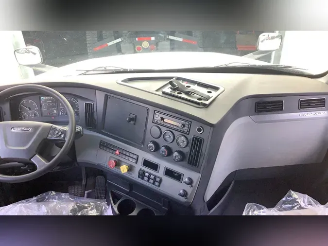 2020 Freightliner Cascadia 126