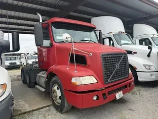 2006 VOLVO VNM64T200