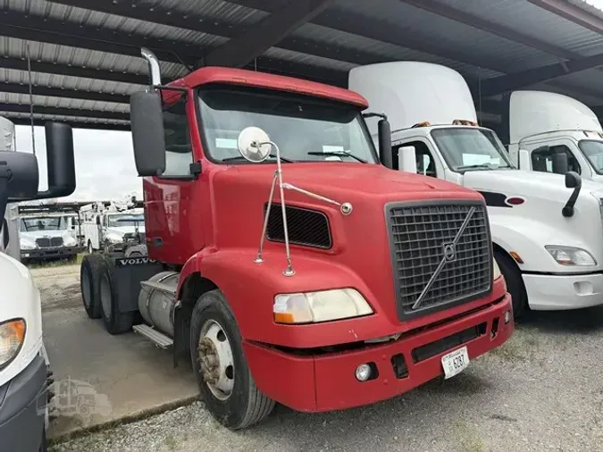 2006 VOLVO VNM64T20021b9d11da4f9da2dfb89292878ab22b5