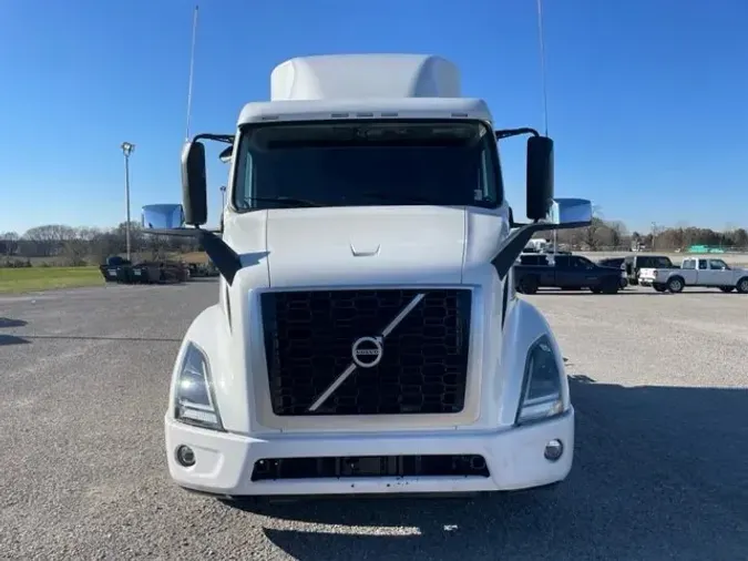 2019 VOLVO VNR64T640