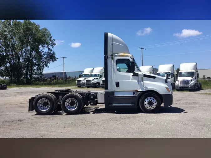 2020 Freightliner Cascadia 126