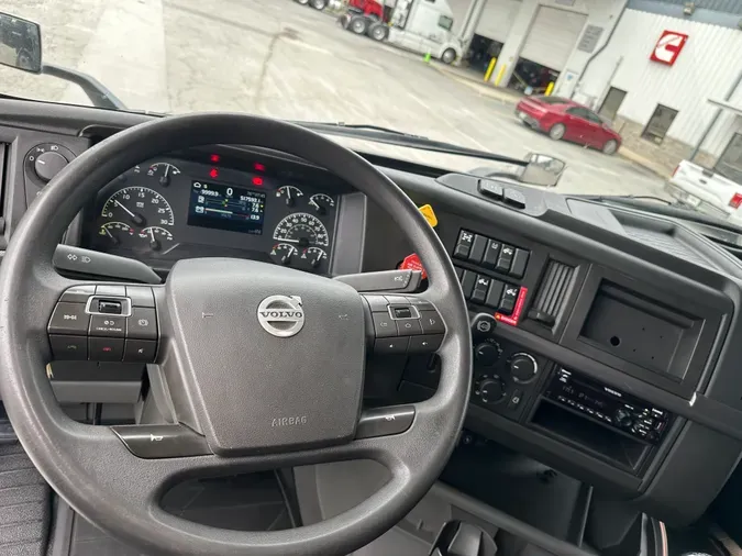 2019 Volvo VNL64T760