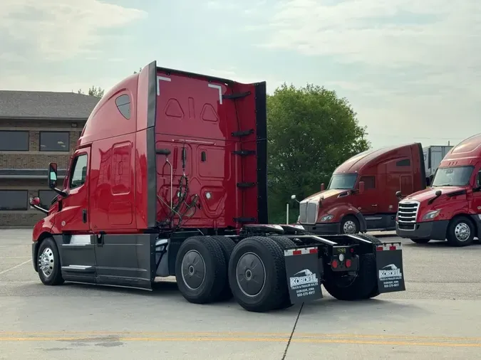2022 FREIGHTLINER Cascadia 126