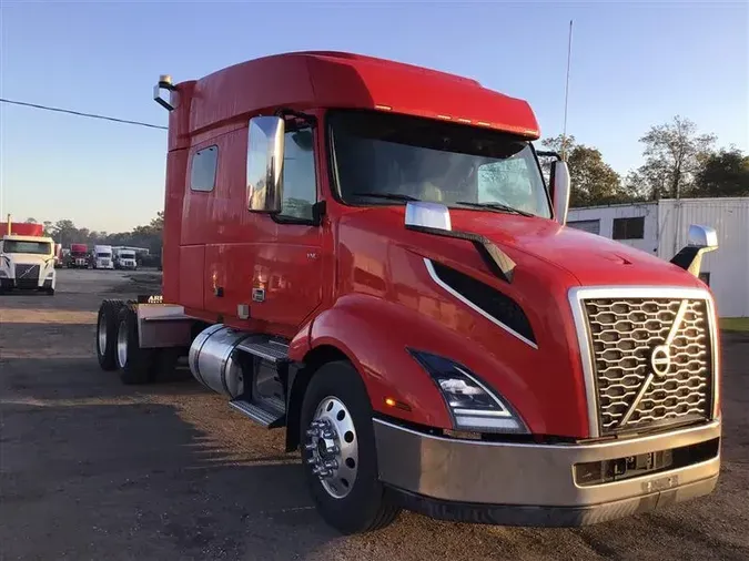 2019 VOLVO VNL740