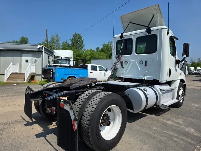 2020 FREIGHTLINER CASCADIA 113