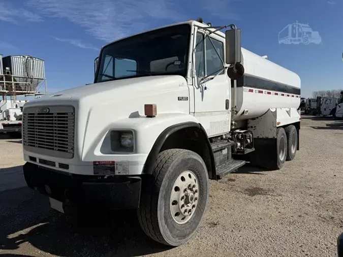 2002 FREIGHTLINER FL8021cc2d658c3c5a3e539853382546ede0