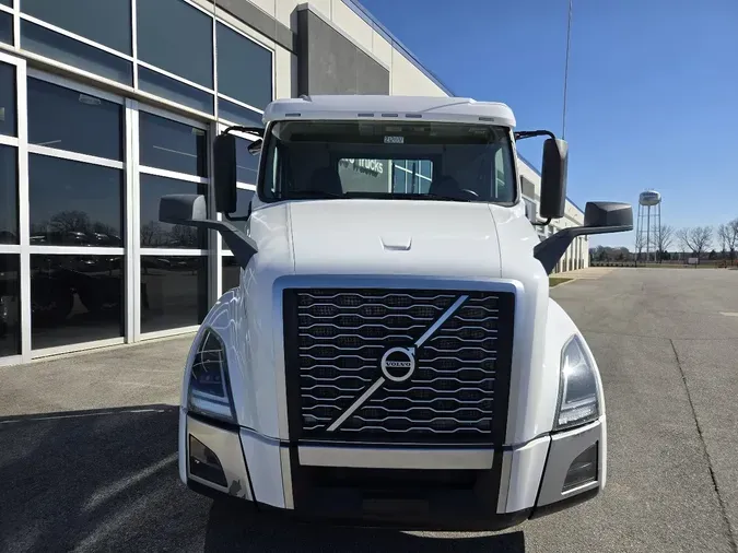 2021 VOLVO VNL64T300