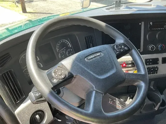 2018 Freightliner T12664ST