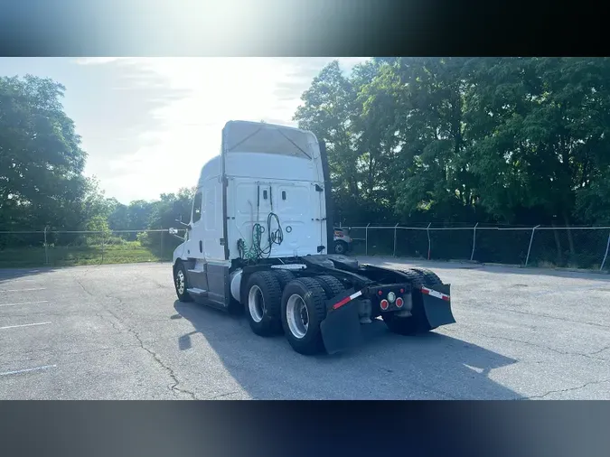 2020 Freightliner Cascadia 126