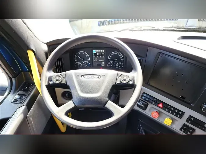 2021 FREIGHTLINER CA126