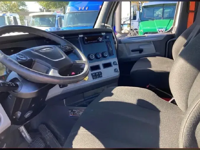 2019 FREIGHTLINER Cascadia 126
