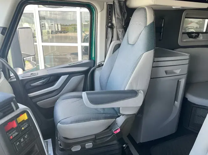 2026 VOLVO VNL64T860