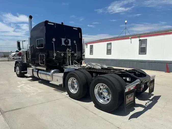 2022 Peterbilt 389