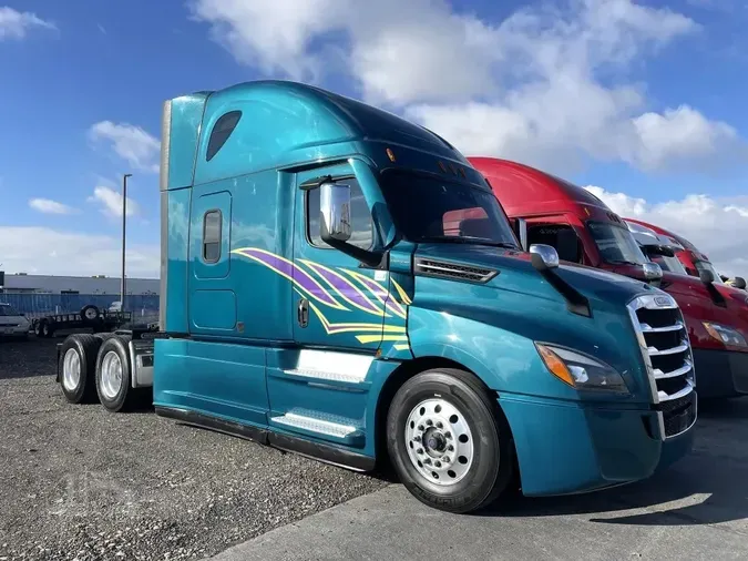 2022 FREIGHTLINER Cascadia 126