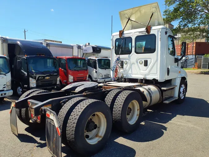 2016 FREIGHTLINER/MERCEDES CASCADIA 125