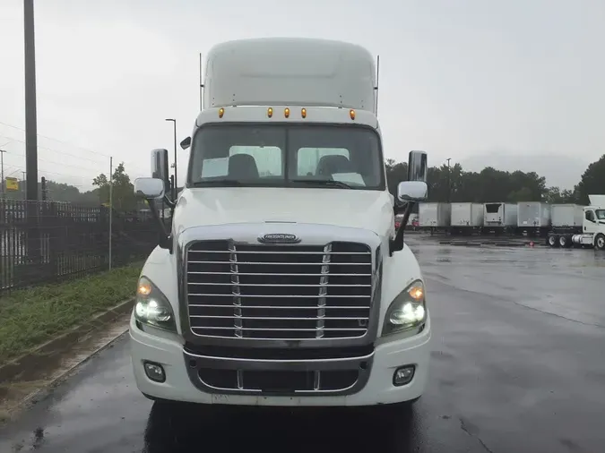 2019 FREIGHTLINER/MERCEDES CASCADIA 12521dd2e8371defb8cb710aa6d65bb7c73