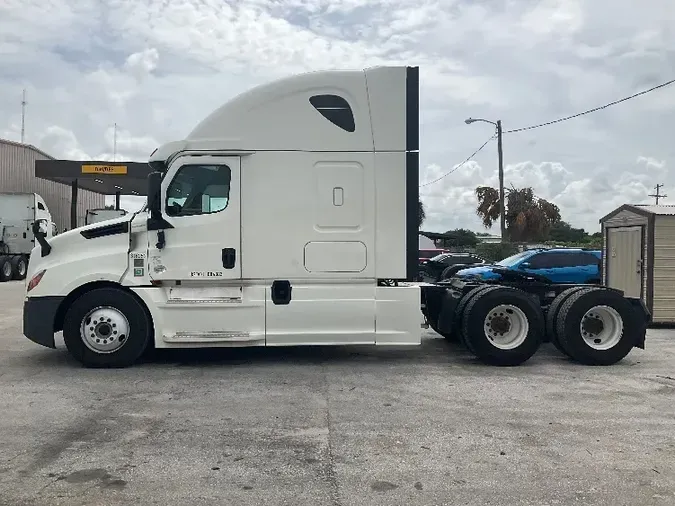 2018 Freightliner T12664ST