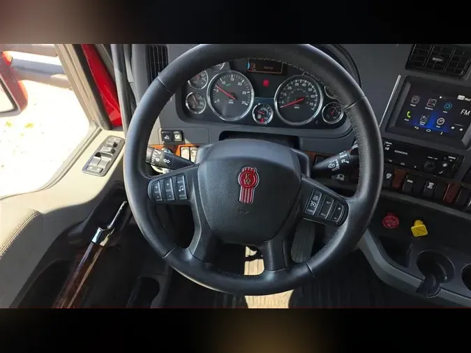2022 KENWORTH T880