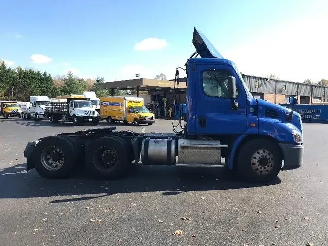 2016 Freightliner X11364ST