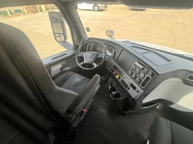 2019 Freightliner Cascadia 12621ea80d7be381e9cd5307f6a17c2aa69