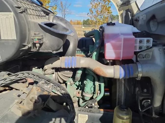 2017 VOLVO VNL64TRACTOR