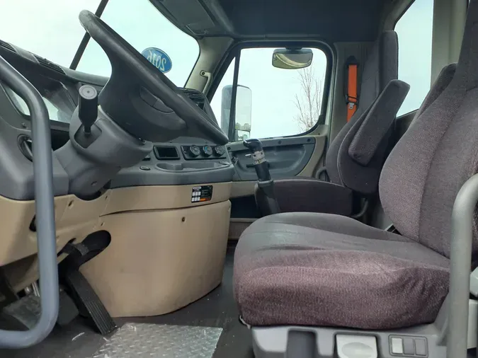 2016 FREIGHTLINER/MERCEDES CASCADIA 113