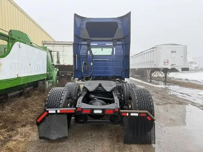 2021 VOLVO VNR64T300