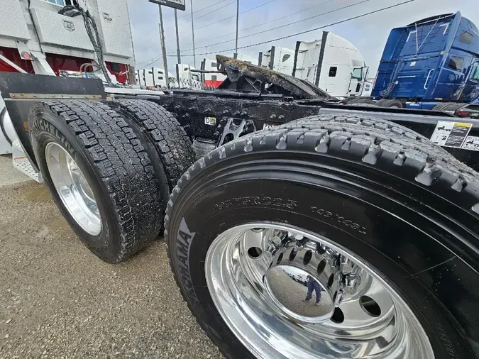 2023 PETERBILT 567