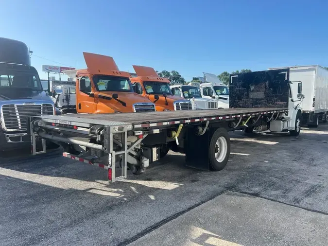 2018 FREIGHTLINER M2 106