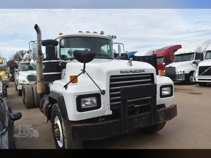 2003 MACK RD688S