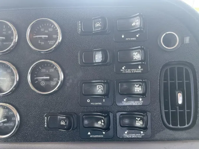 2015 Peterbilt 389