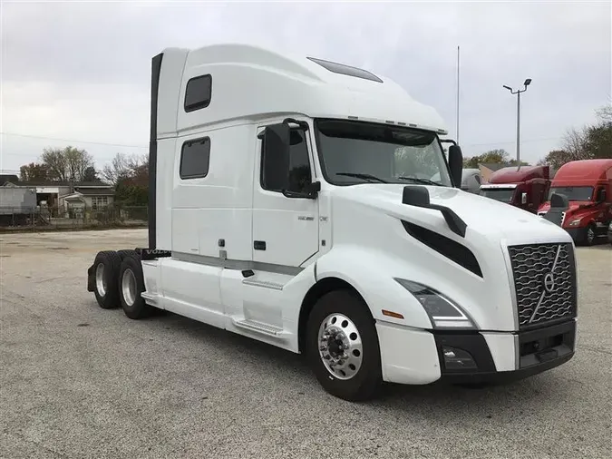 2022 VOLVO VNL860