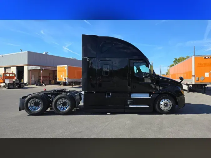 2021 Freightliner Cascadia 126