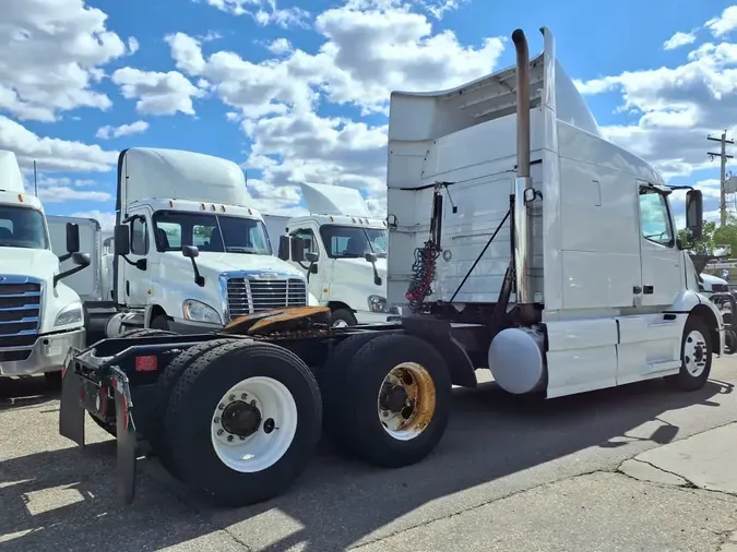 2020 VOLVO VNR64T-640