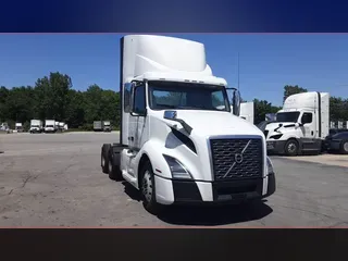2020 Volvo VNL300