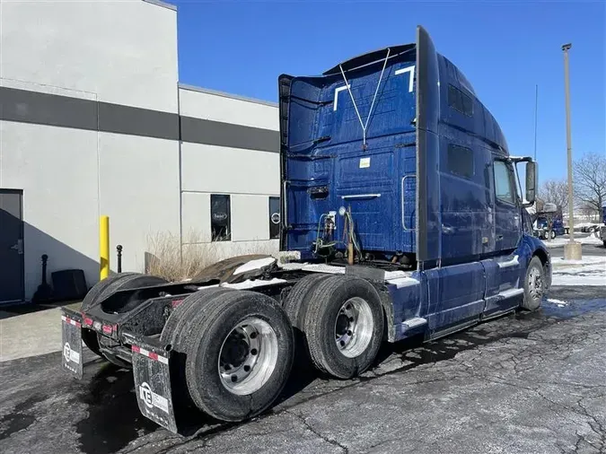 2021 VOLVO VNL760