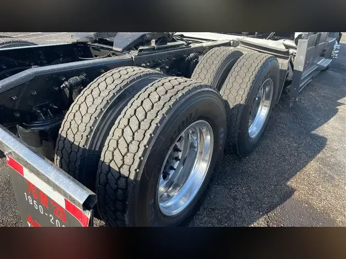 2020 FREIGHTLINER CA126