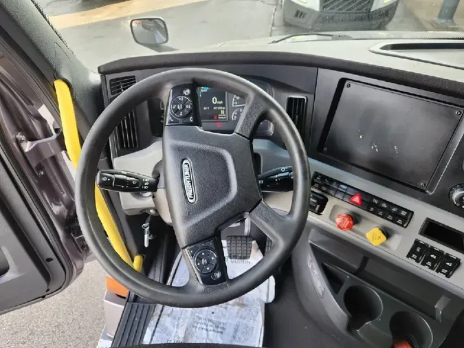 2022 FREIGHTLINER Cascadia 126