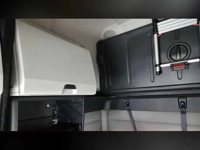 2020 FREIGHTLINER CA126
