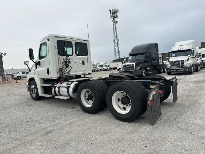 2016 FREIGHTLINER/MERCEDES CASCADIA 125