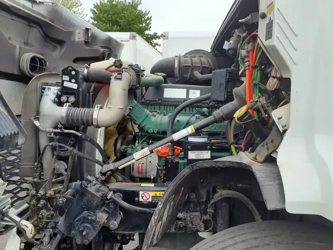 2020 VOLVO VNR64T-640